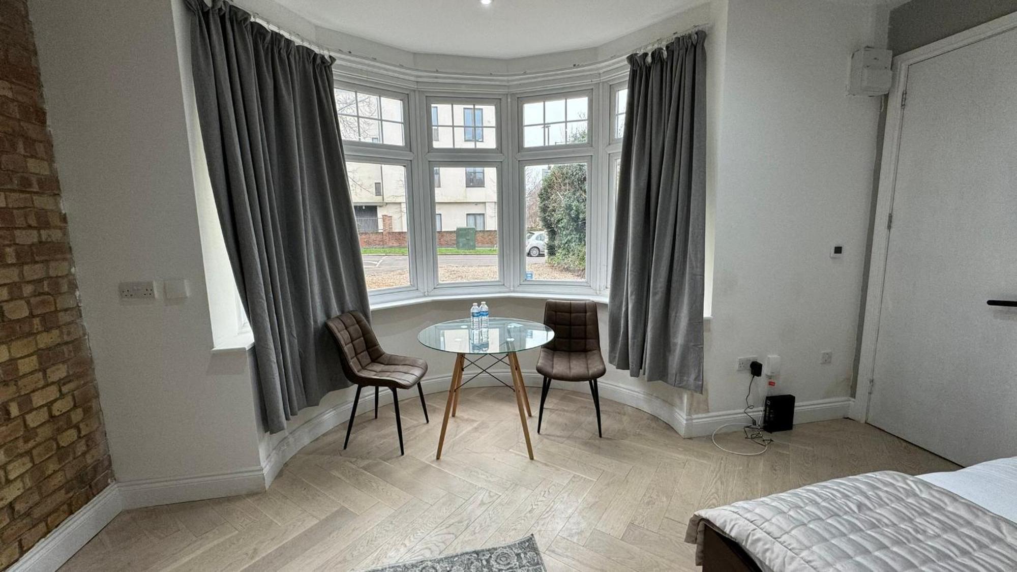 London Studios And Suites Harrow Kültér fotó